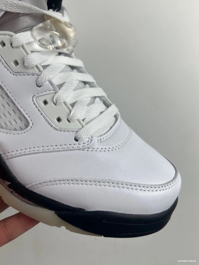 5 JORDAN AIR RETRO DD0587-110 'WHITE BLACK' 1207